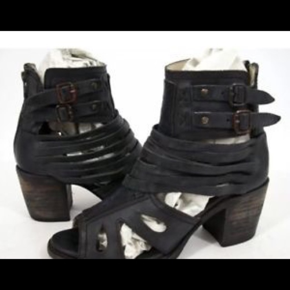 Free Bird Nest Black Heels Leather size 6